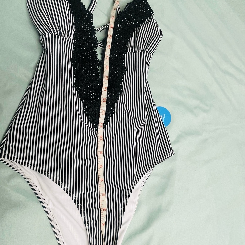 Cupshe Black and White Striped Swimsuit - Picture 2 of 8